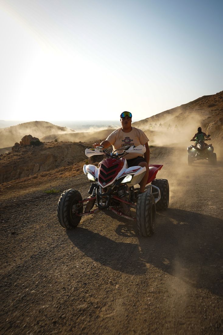 Quad dans la poussière